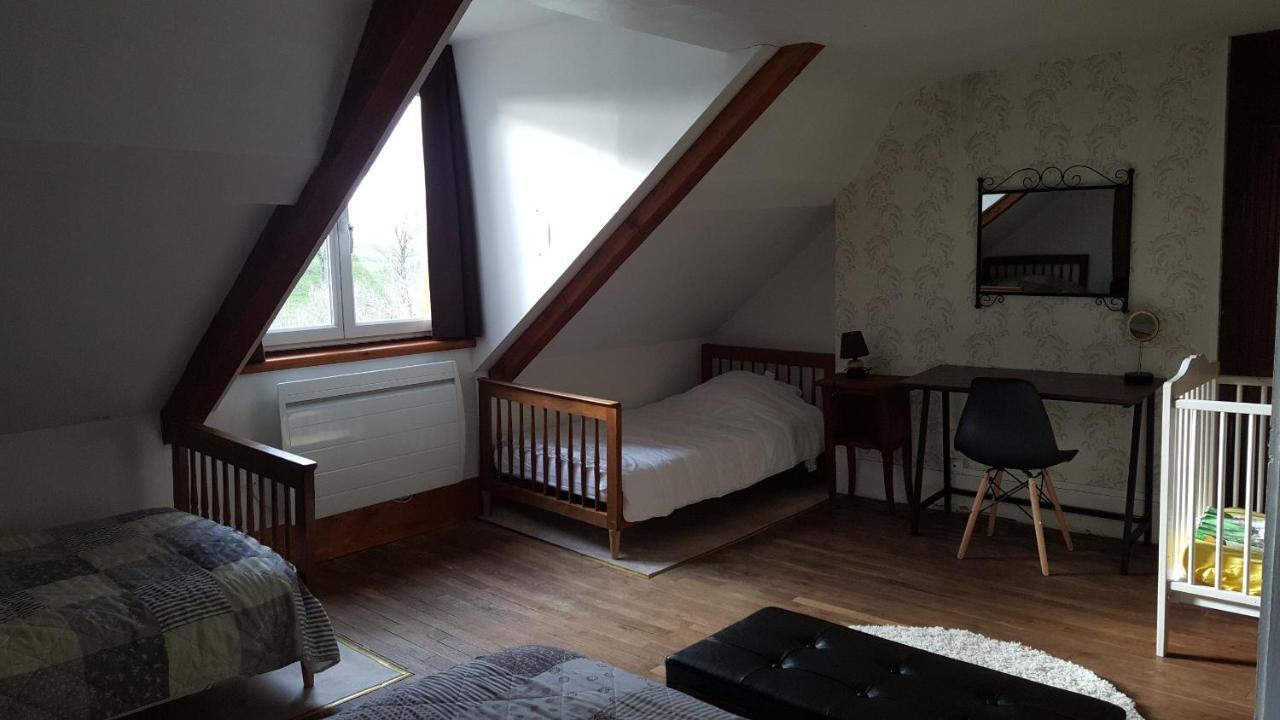 Gîte du château de Feschaux, Jura Villeneuve-sous-Pymont Exterior foto
