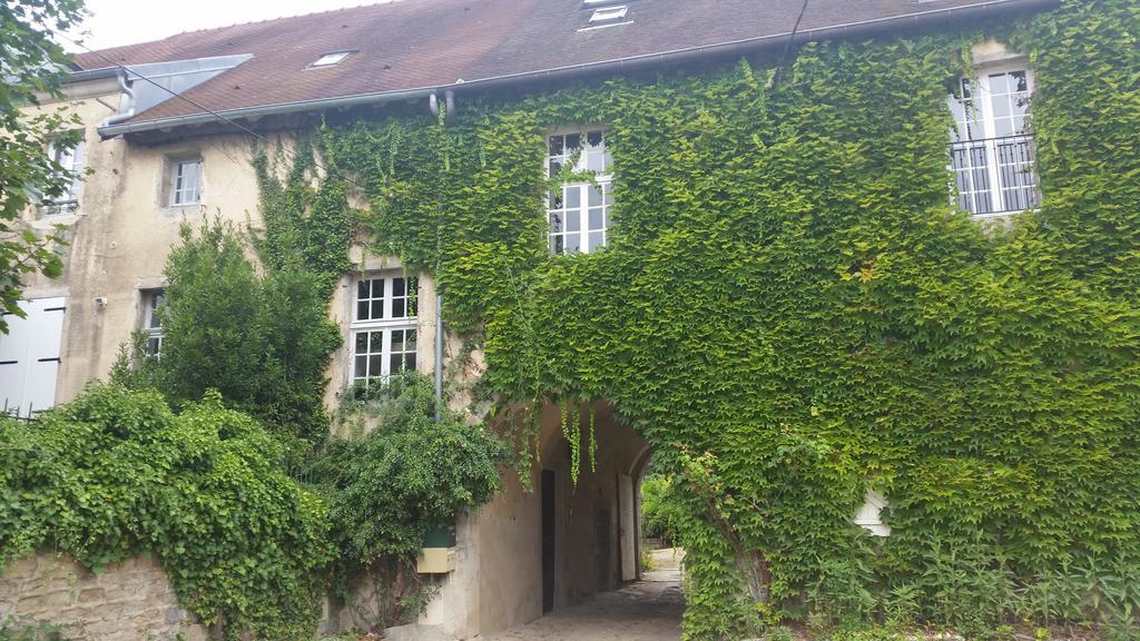Gîte du château de Feschaux, Jura Villeneuve-sous-Pymont Exterior foto